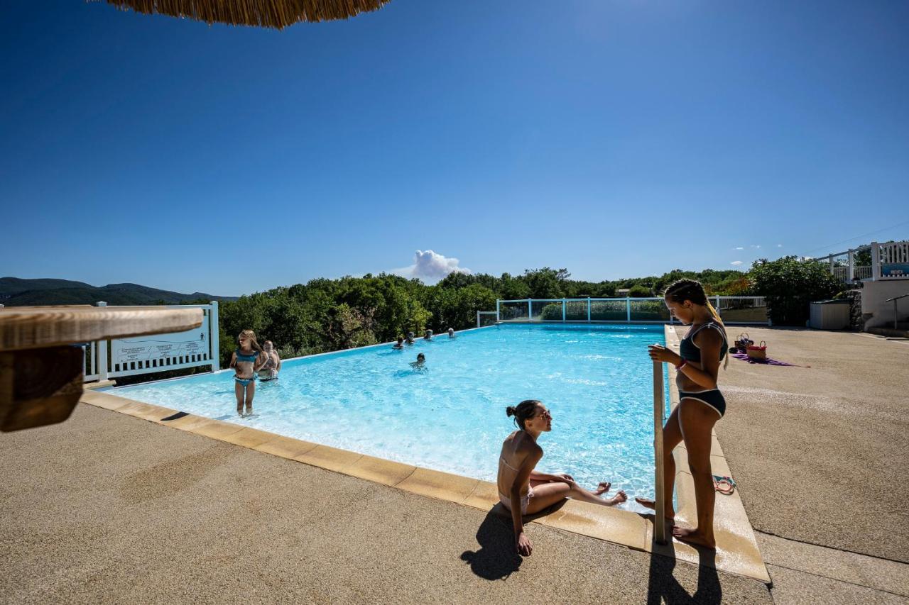 Charmant Camping Familiale 3 Etoiles Vue 360 Plage Piscine A Debordement Empl Xxl Labeaume Exterior photo