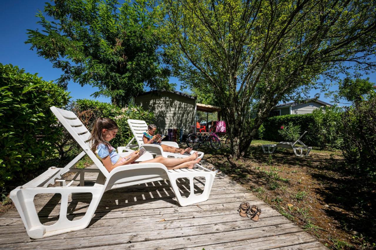 Charmant Camping Familiale 3 Etoiles Vue 360 Plage Piscine A Debordement Empl Xxl Labeaume Exterior photo