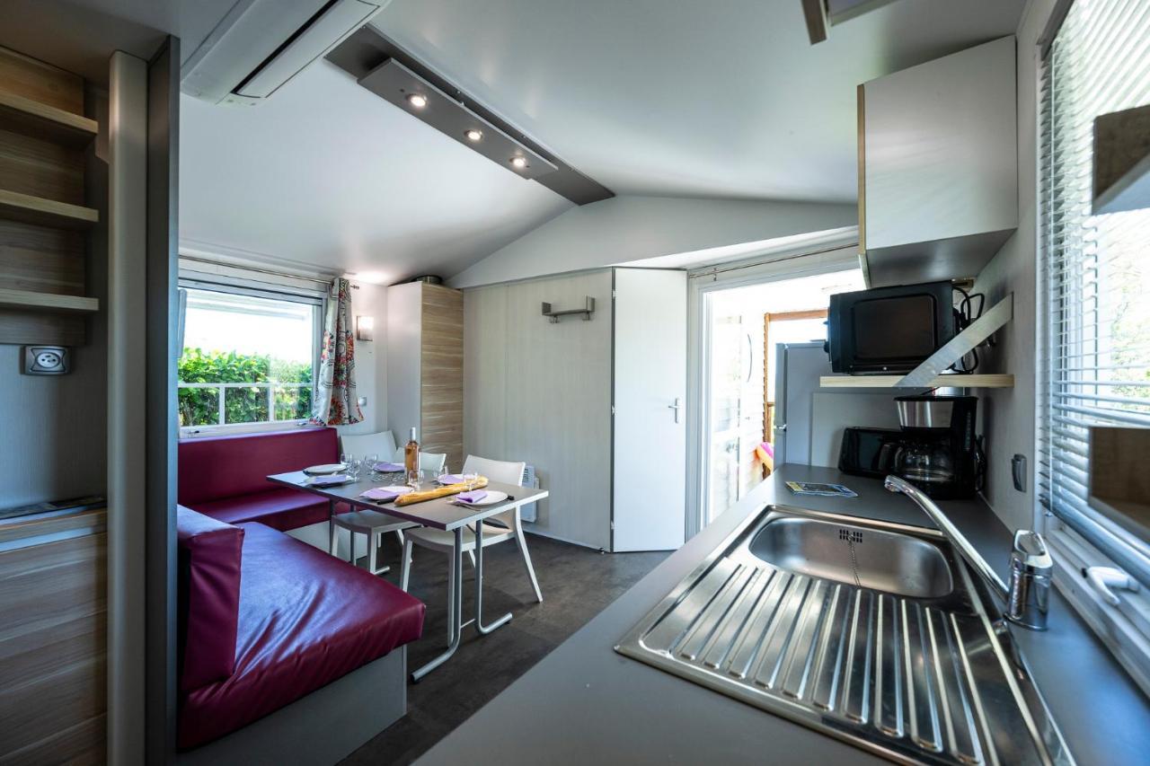 Charmant Camping Familiale 3 Etoiles Vue 360 Plage Piscine A Debordement Empl Xxl Labeaume Exterior photo