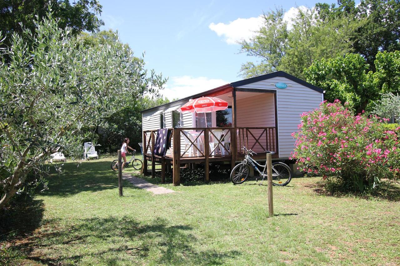 Charmant Camping Familiale 3 Etoiles Vue 360 Plage Piscine A Debordement Empl Xxl Labeaume Exterior photo