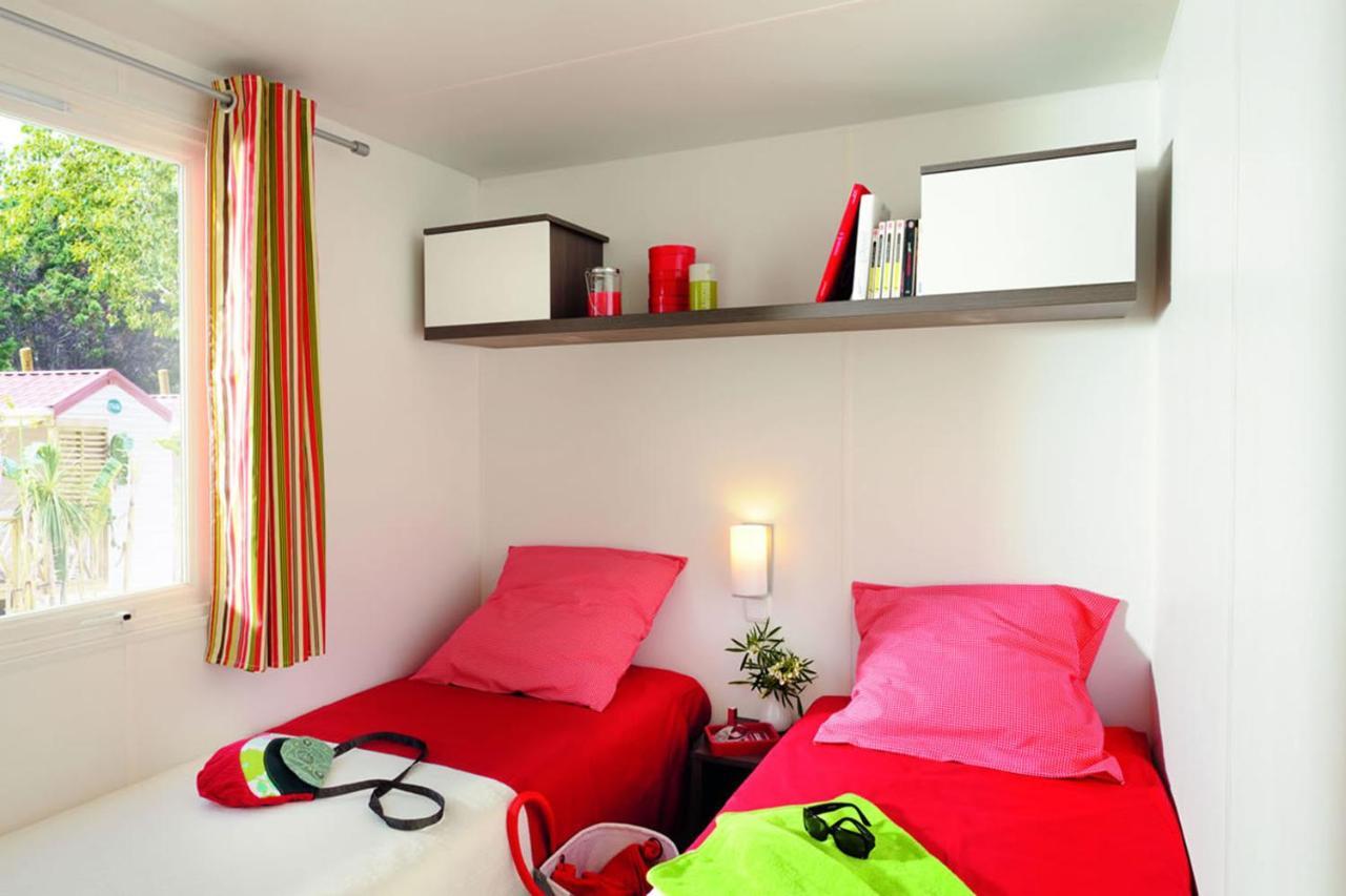 Charmant Camping Familiale 3 Etoiles Vue 360 Plage Piscine A Debordement Empl Xxl Labeaume Exterior photo